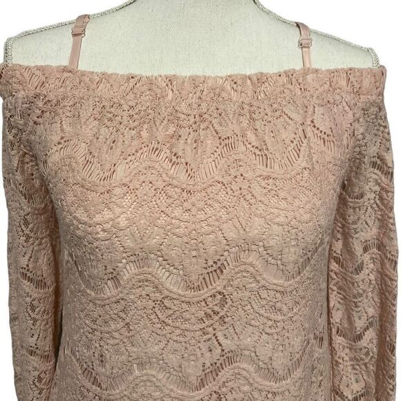No Boundaries Lace Cold Shoulder Shirt NWT - Picture 3 of 7